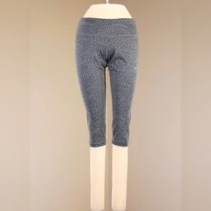 Nike Patterned Cropped Leggings